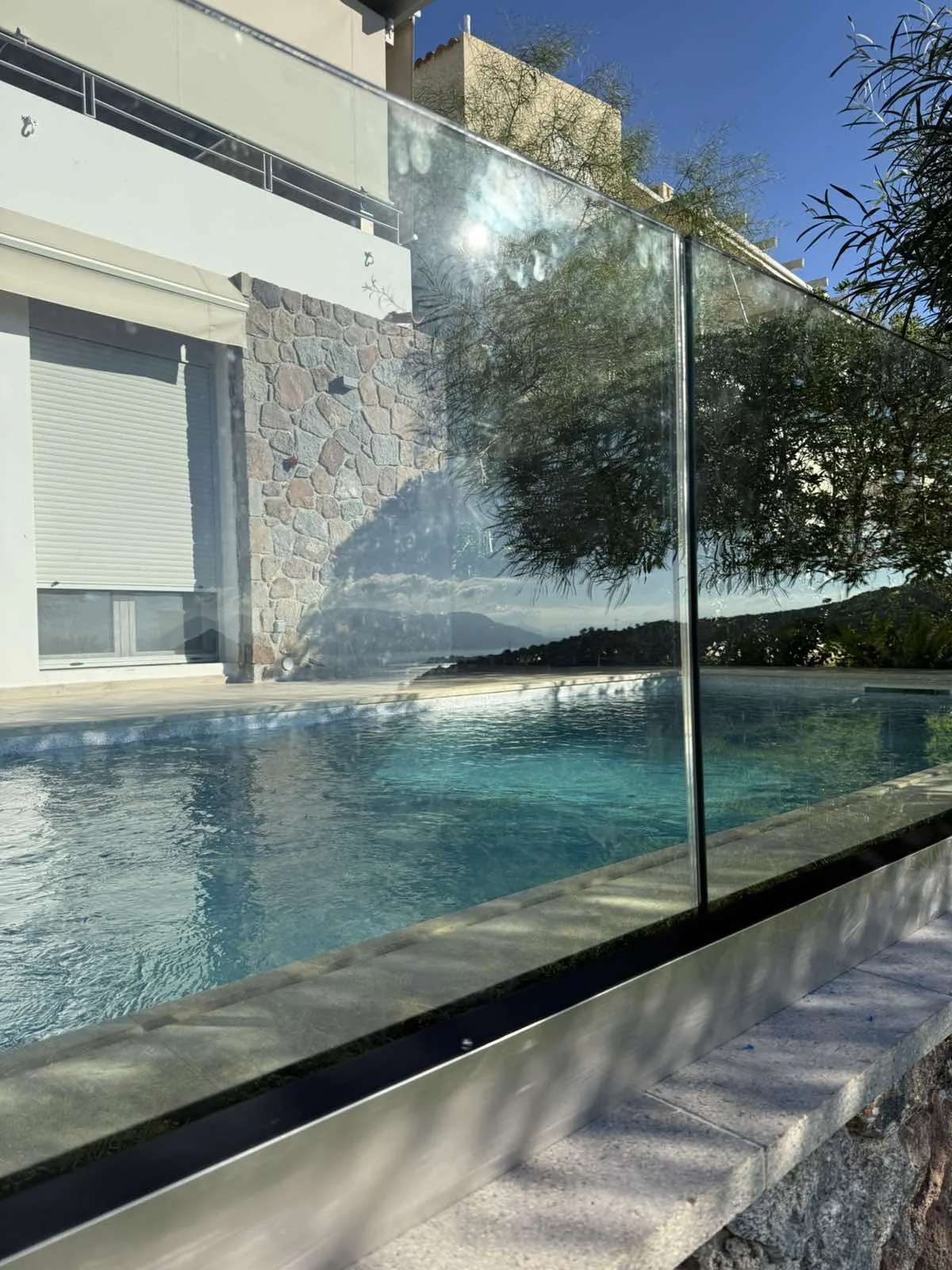 Garde-corps de piscine en verre