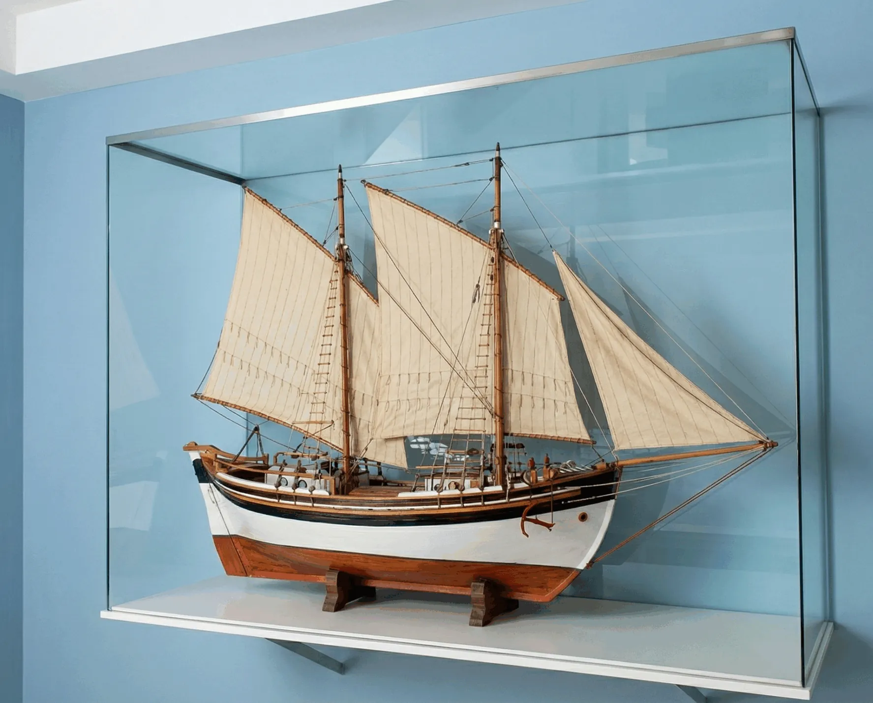 Vitrine en verre collée UV