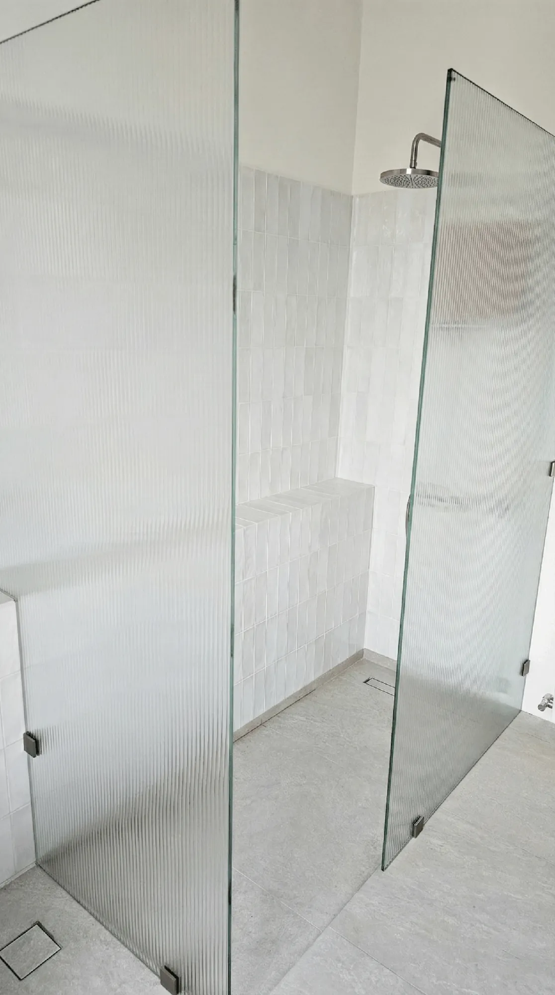 Douche en verre imprimé