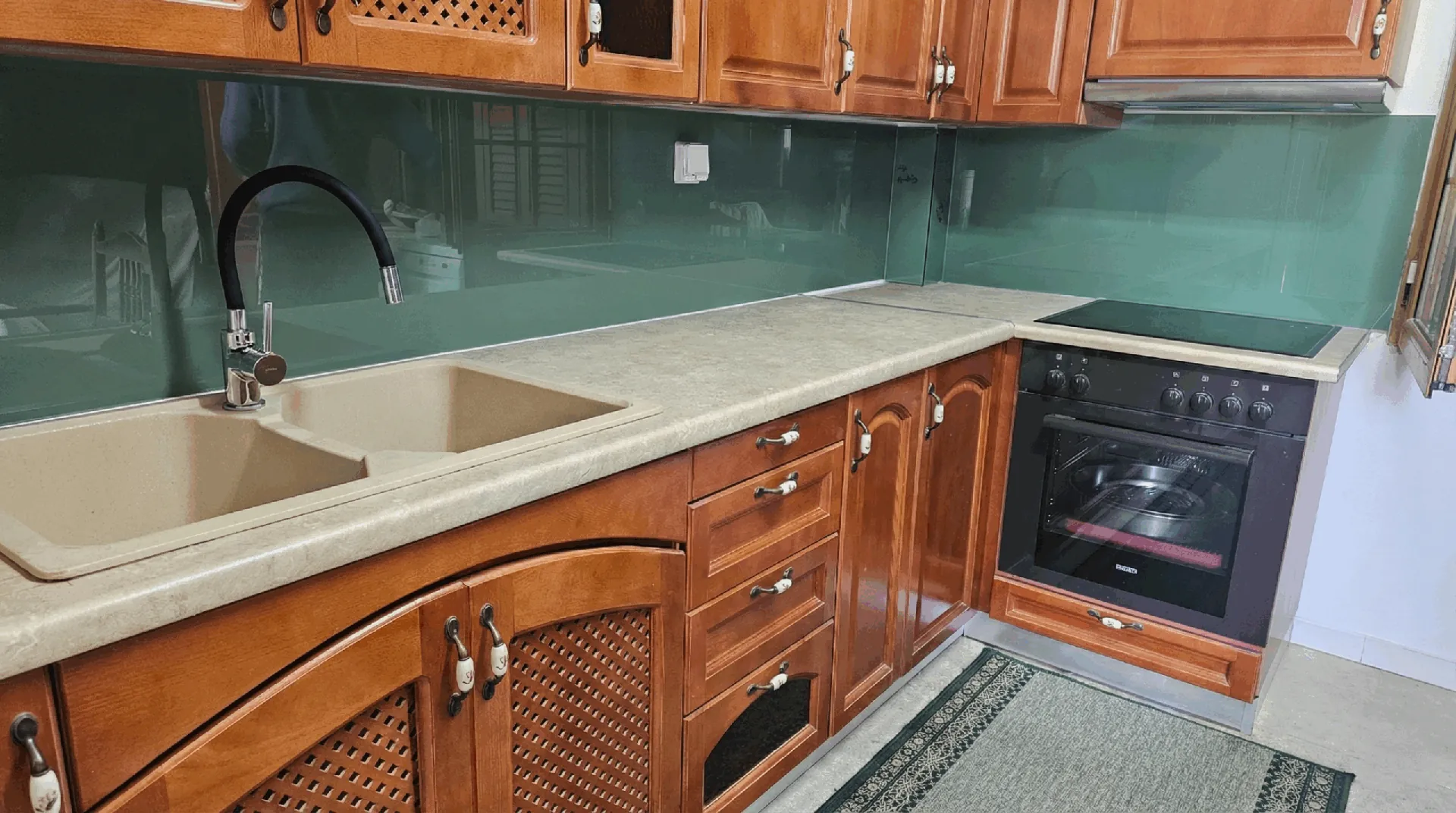 Glass splashback – project 1