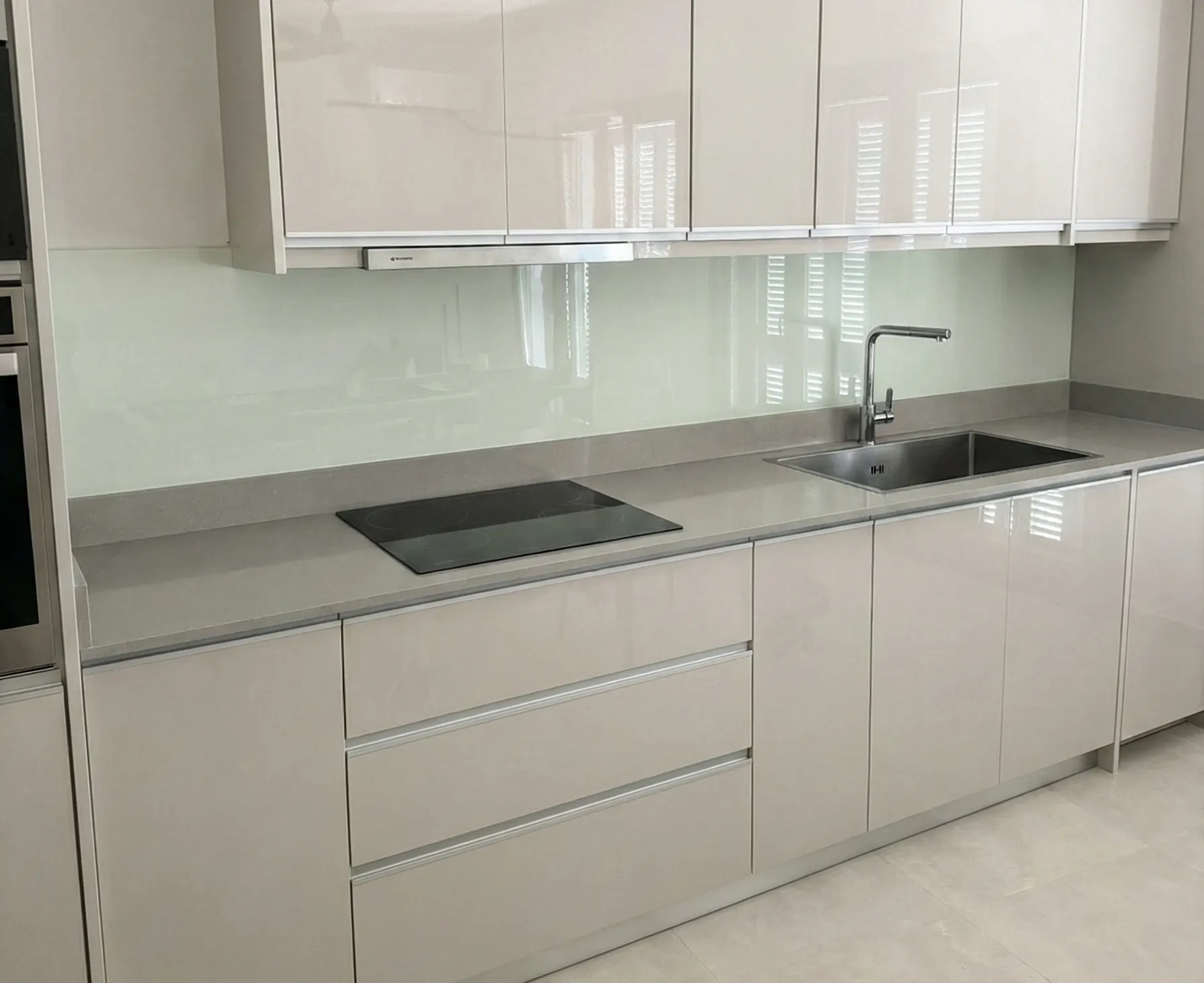 Glass splashback – project 2