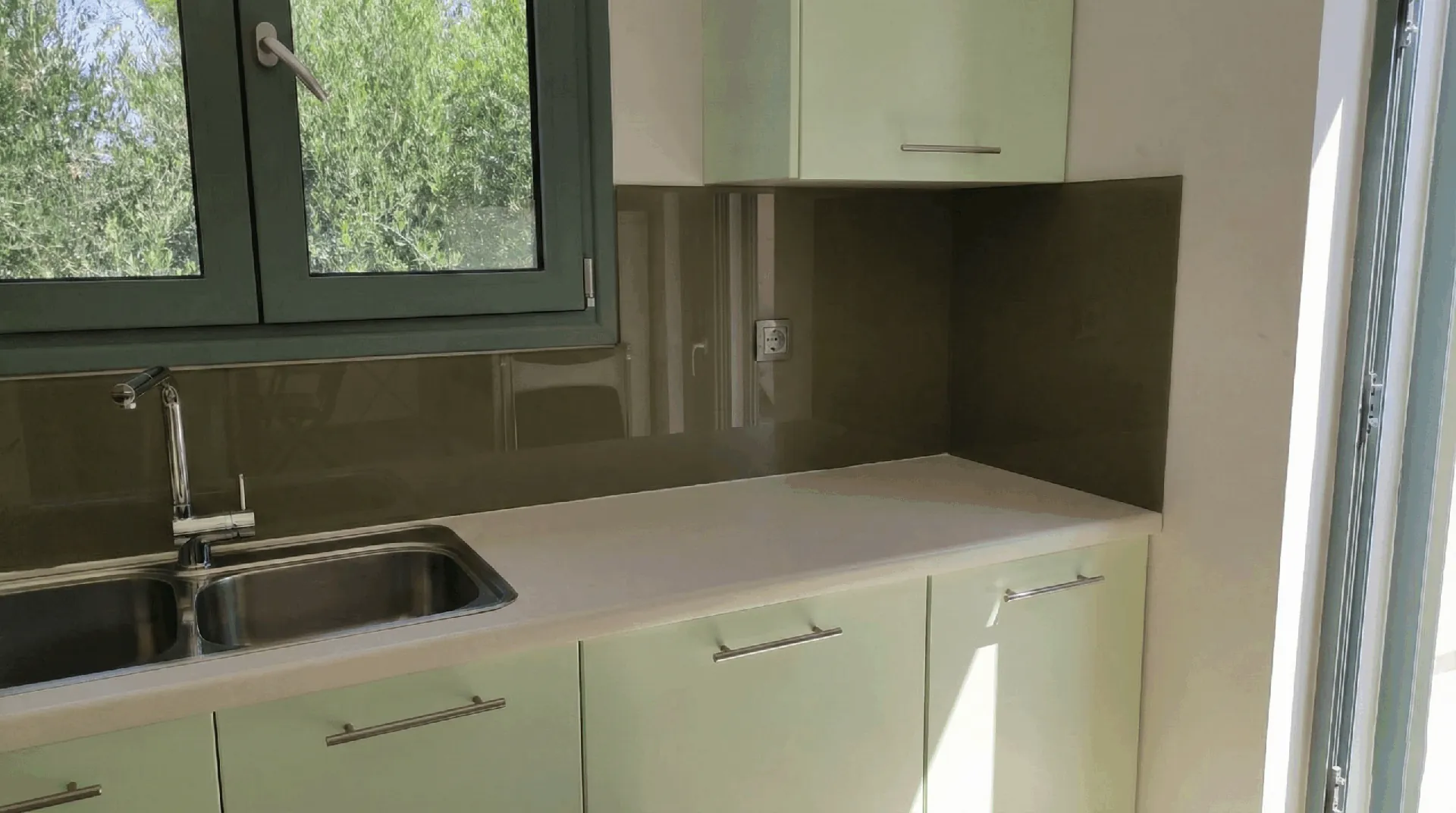 Glass splashback – project 3